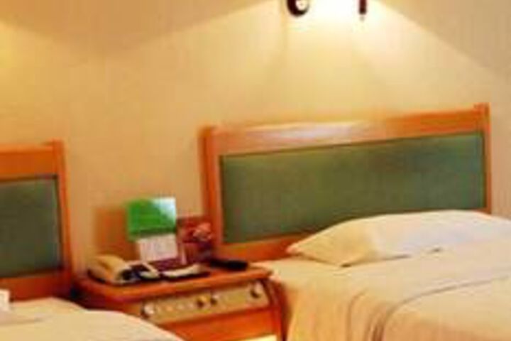 Room 8 of 70