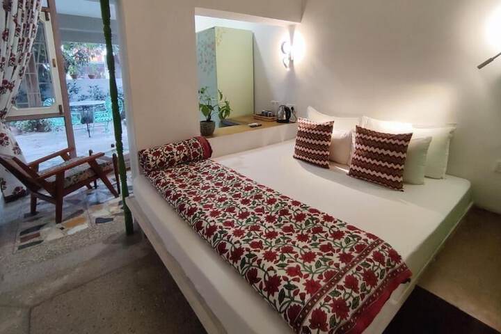 Room 2 of 27