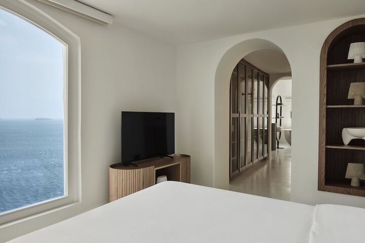Room 34 of 142
