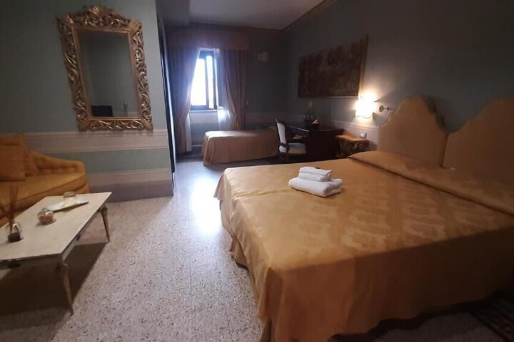 Room 3 of 23