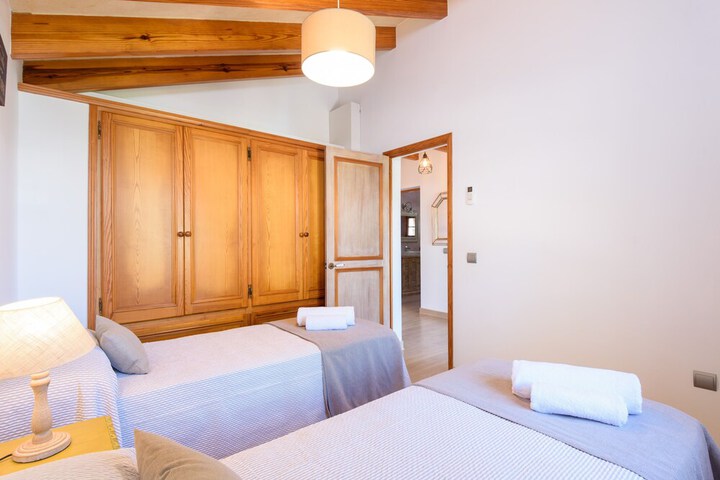 Room 6 of 35