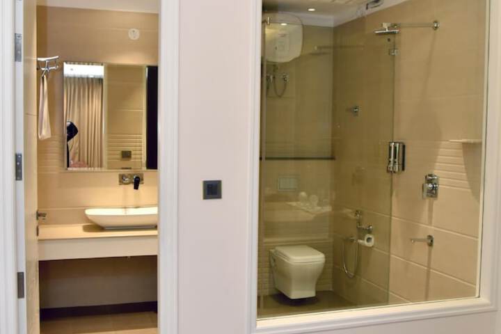 Room 12 of 17