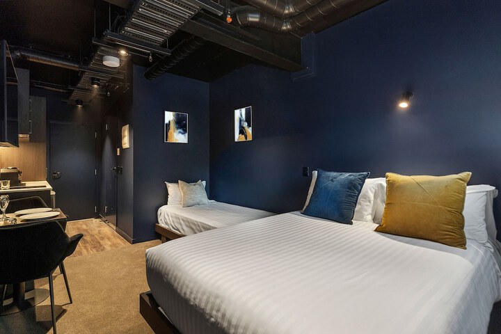 Room 6 of 45