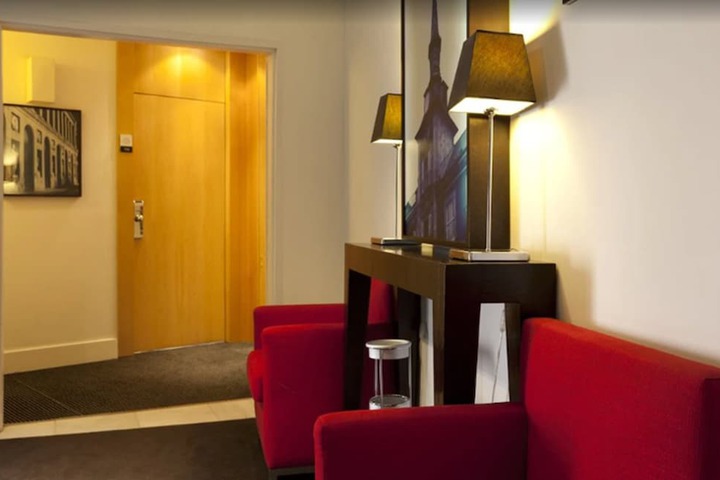 Ballroom/Hall 53 of 61