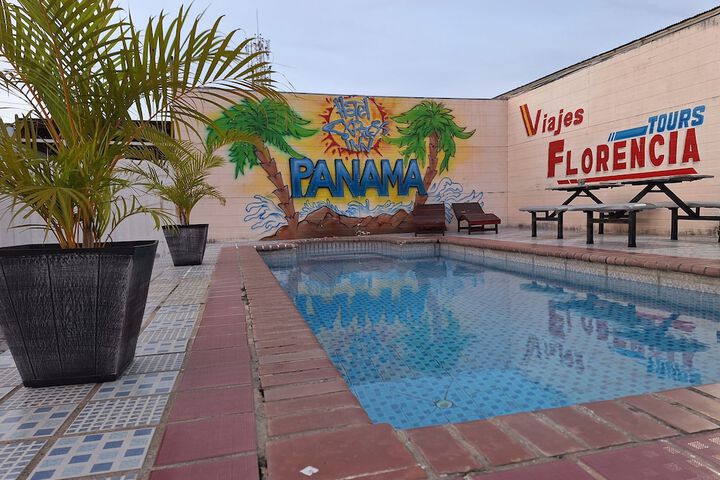 Hotel Pool