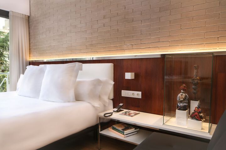 Room 7 of 75