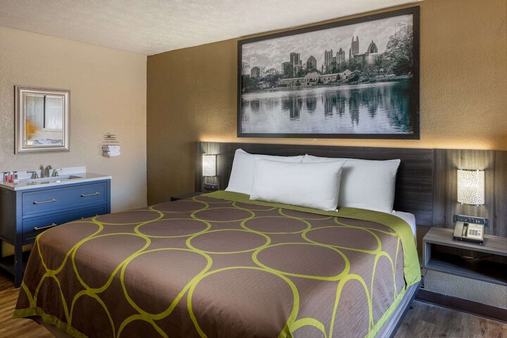 1 King Bed (5 of 8)