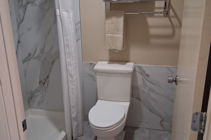 Room 6 of 17
