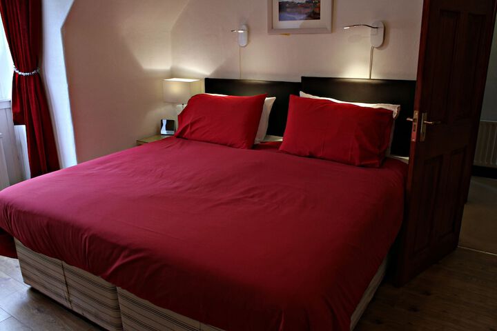 Room 6 of 37