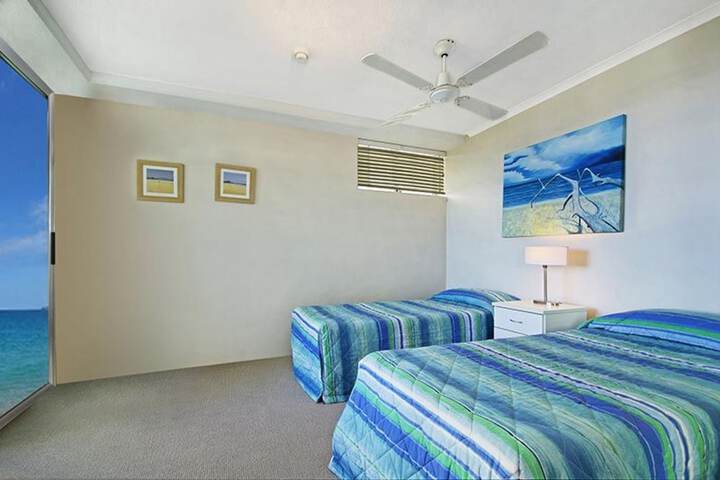 Room 18 of 136