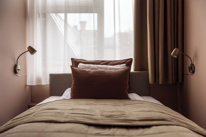 Room 26 of 65