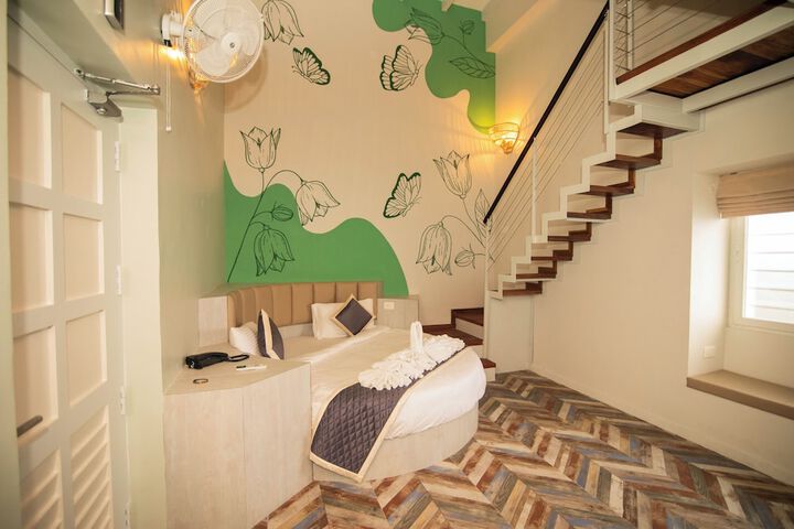 Room 4 of 51