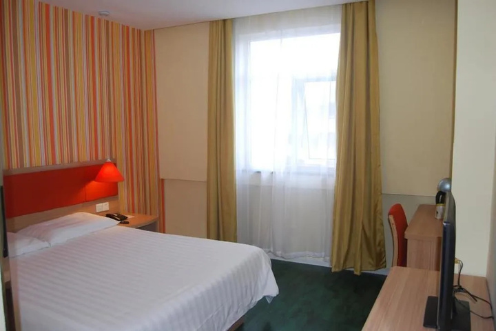 Room 4 of 11
