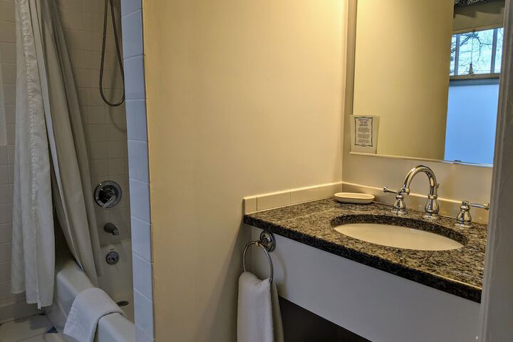Room 207 of 258