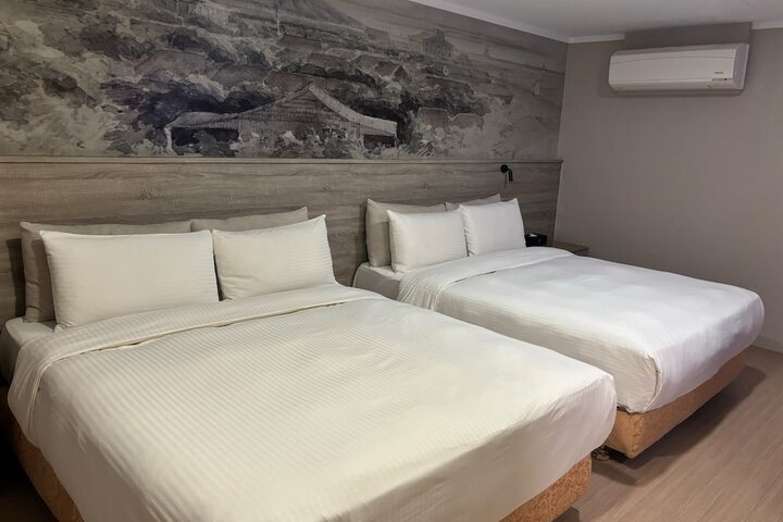Room 40 of 77