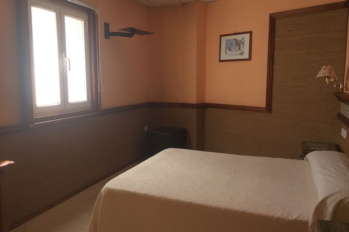 Room 4 of 27
