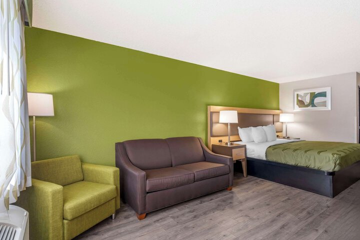 1 King Bed (4 of 18)