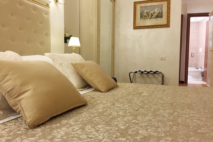 Room 10 of 25