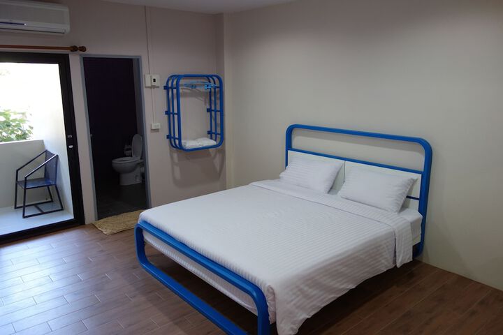 Room 12 of 137