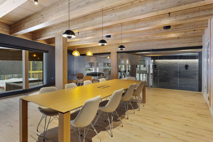 Business Center 37 of 41