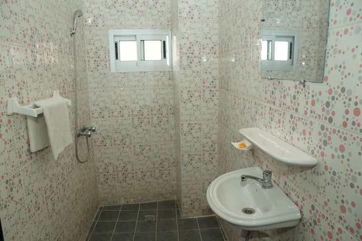 Room 17 of 32