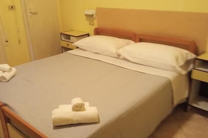 Room 10 of 44