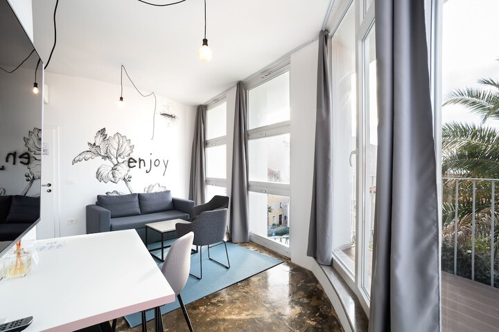 Room 47 of 108