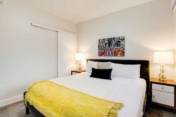 Room 4 of 18