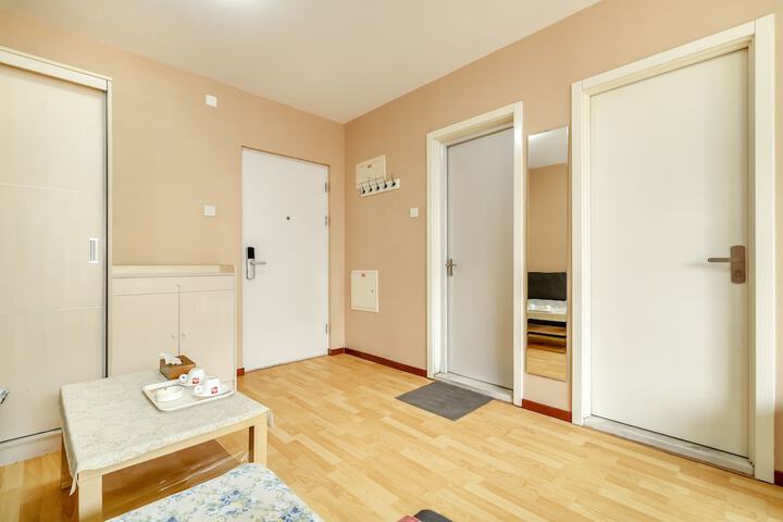 Room 3 of 74
