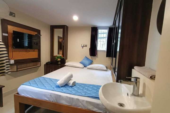 Room 10 of 84