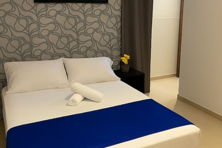 Room 8 of 9