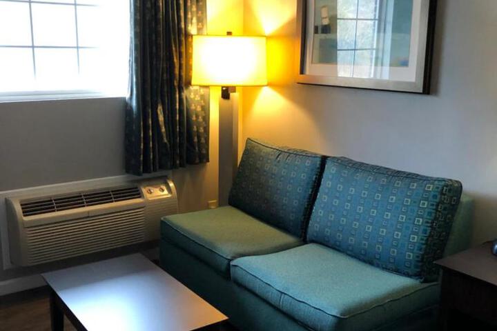 1 King Bed | (6 of 19)