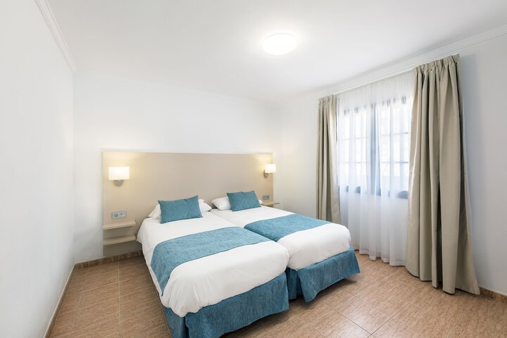 Room 2 of 40