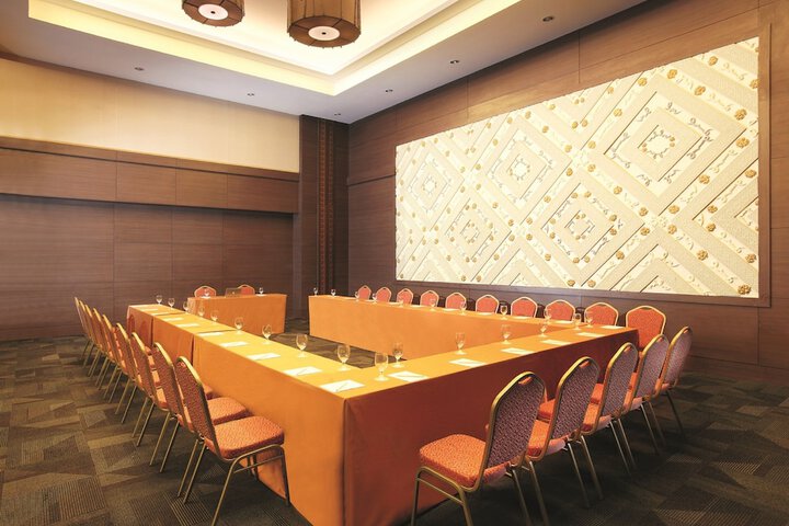 Room 8 of 38