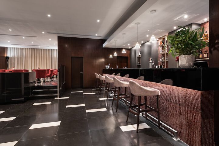 Lounge 57 of 74