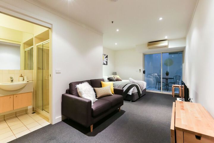 Room 6 of 16