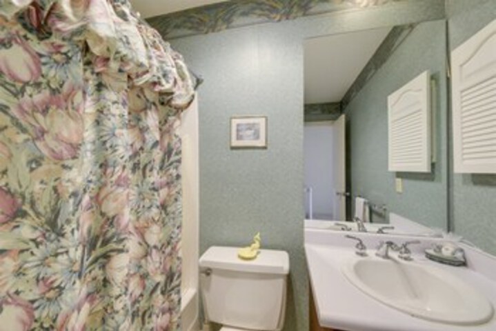Room 4 of 27