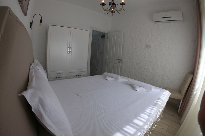 Room 3 of 56