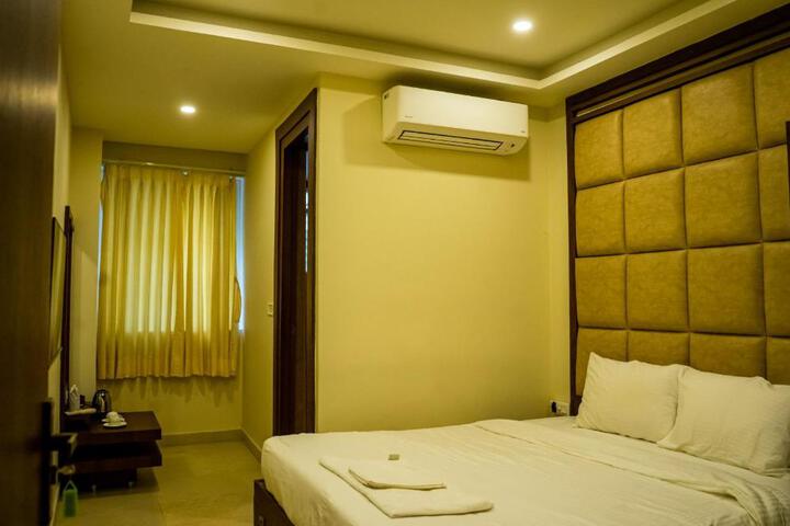 KINGS CROWN HOTEL