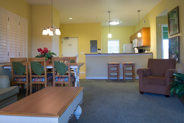 Room 2 of 76
