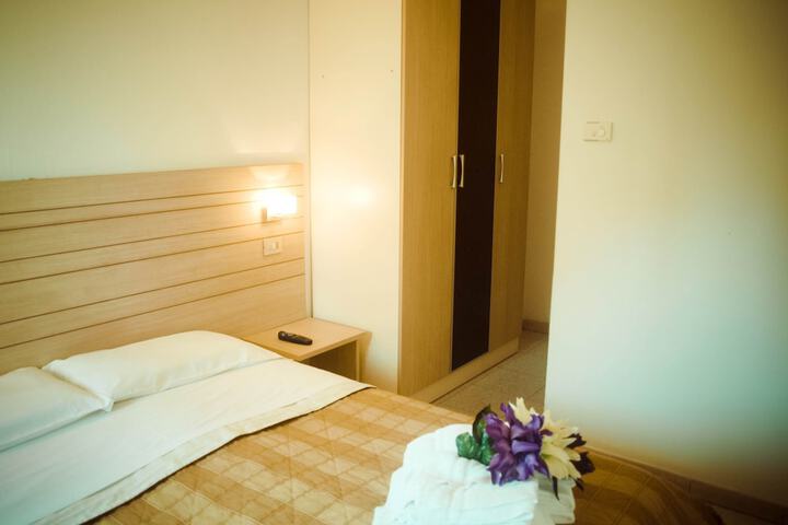 Room 5 of 21