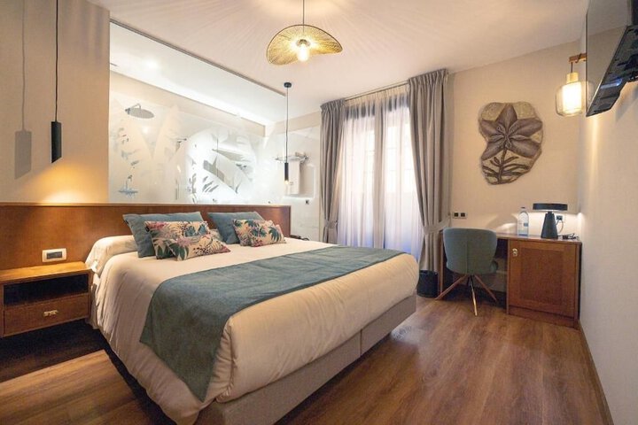 Room 5 of 17