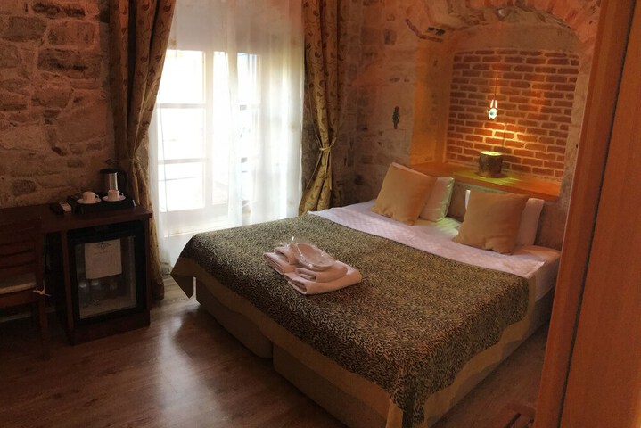 Room 32 of 90