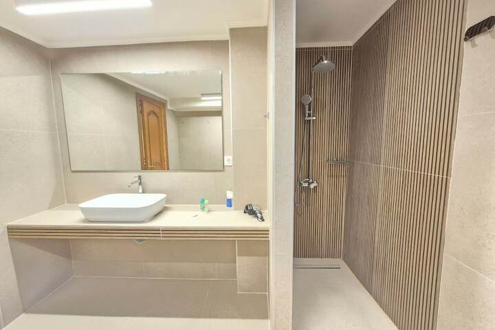 Room 104 of 292