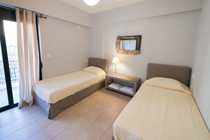 Room 10 of 111