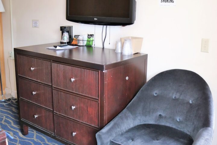 Room 33 of 63