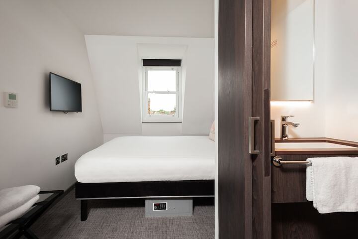 Room 65 of 89