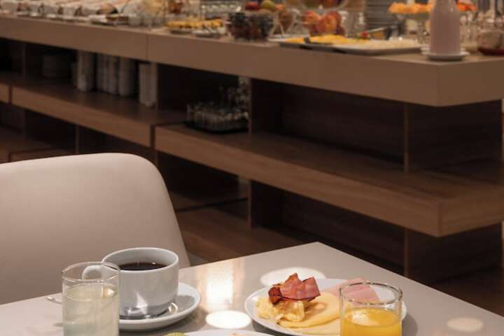 Breakfast/Coffee Service 24 of 40