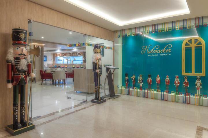 Dining Photos