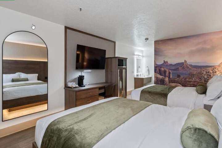 Room 7 of 8